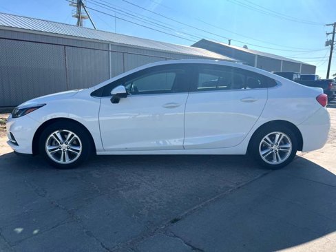Used 2018 Chevrolet Cruze LT w/ Convenience Package image 4