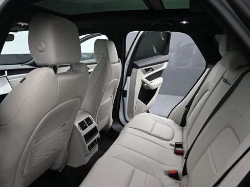 New 2026 Jaguar F-PACE R-Dynamic S image 17