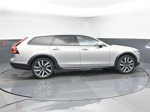 Used 2024 Volvo V90 B6 Cross Country Ultimate image 8