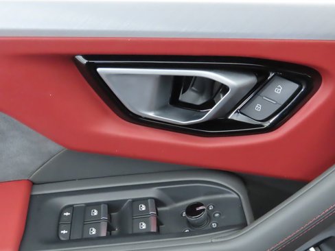 Used 2020 Lamborghini Urus image 24