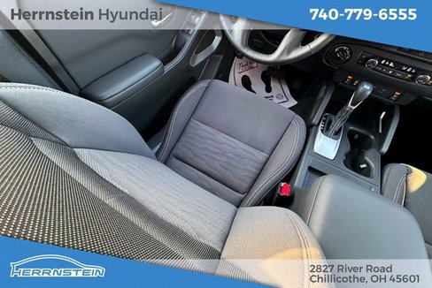 Used 2024 Nissan Frontier SV w/ SV Convenience Package image 14
