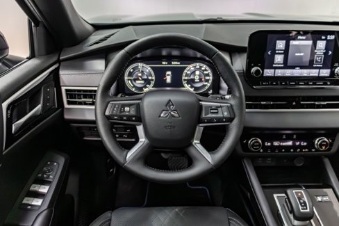 New 2025 Mitsubishi Outlander SEL Black Edition image 17