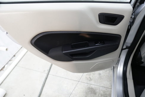 Used 2013 Ford Fiesta SE image 29