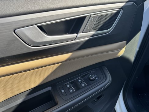 Certified 2024 Volkswagen Atlas Cross Sport SE w/ Panoramic Sunroof Package image 14