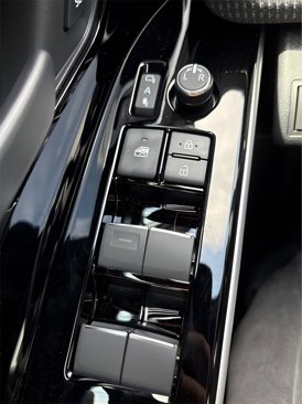New 2025 Subaru Solterra Limited image 23
