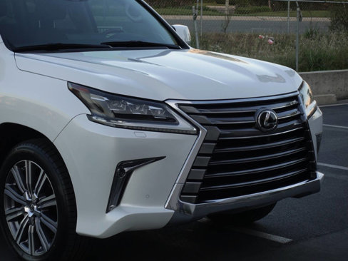Used 2016 Lexus LX 570 4WD image 32