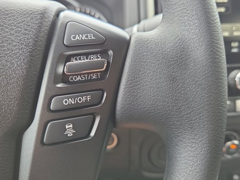 Used 2025 Nissan Frontier SV image 18