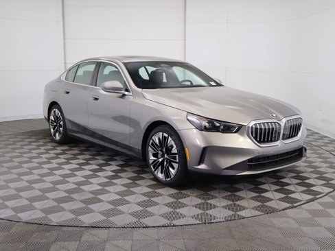 Used 2025 BMW 530i image 3