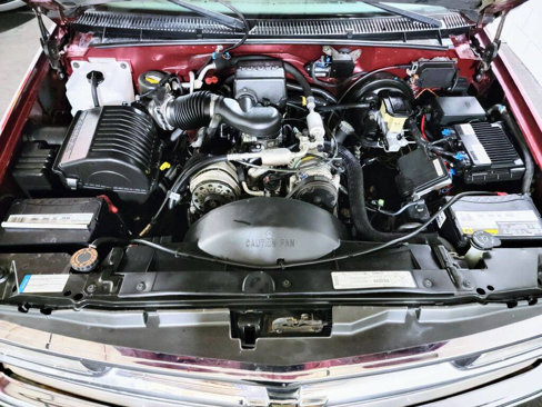 Used 1999 Chevrolet Suburban 4WD w/ Preferred Equipment Group 3 image 2