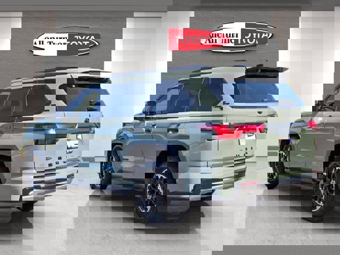 Used 2023 Toyota Sequoia Limited image 8