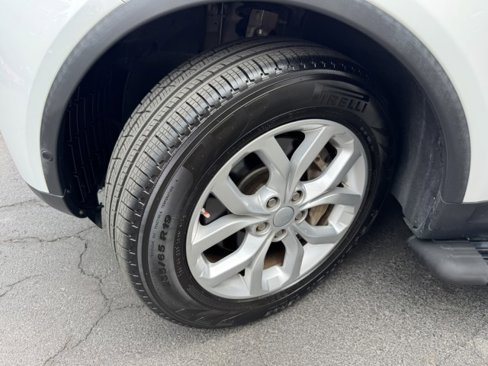 Used 2019 Land Rover Discovery SE image 33