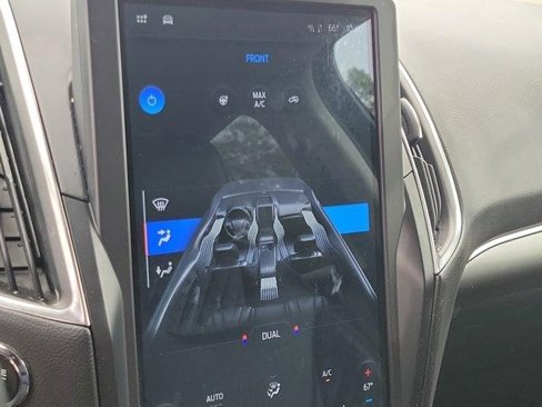Used 2024 Ford Edge Titanium image 29