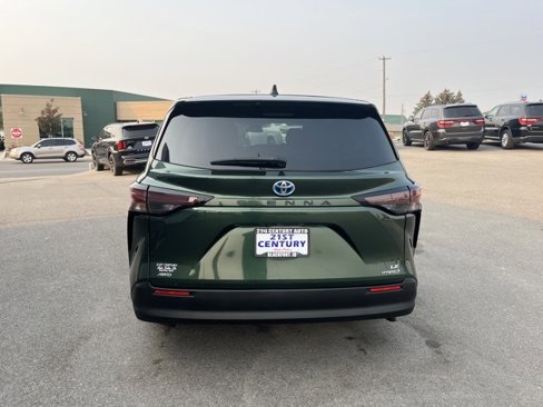 Used 2024 Toyota Sienna LE image 9