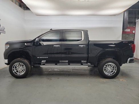 Used 2023 GMC Sierra 1500 SLT w/ SLT Premium Package image 5