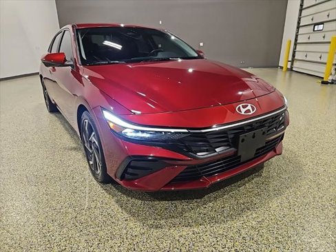 Used 2024 Hyundai Elantra Limited image 1