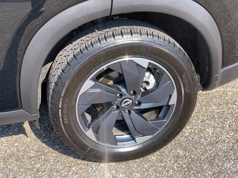 Used 2024 Nissan Rogue SV image 9