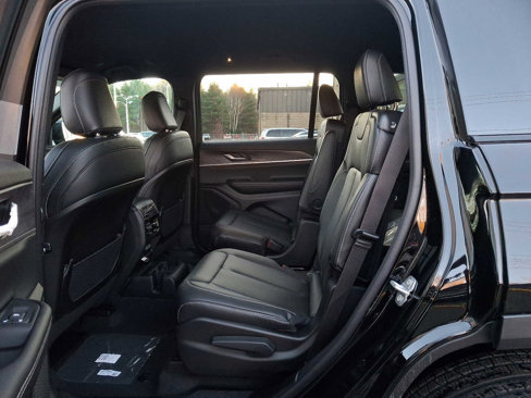 New 2025 Jeep Grand Cherokee L Limited w/ Black Appearance Package image 6