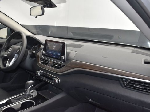 Used 2024 Nissan Altima 2.5 SV image 21
