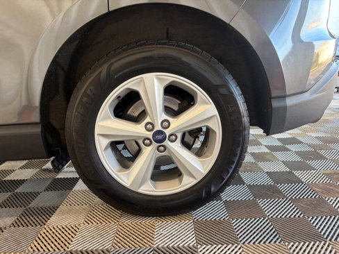 Used 2018 Ford Edge SE image 25