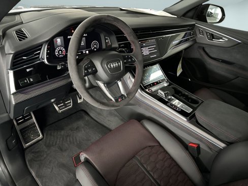 New 2025 Audi RS Q8 performance image 4