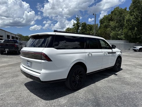 New 2025 Lincoln Navigator L Reserve image 5