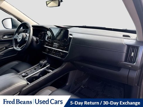 Used 2024 Nissan Pathfinder SL w/ Black Appearance Package image 31