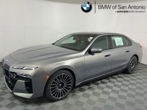 New 2026 BMW 750e xDrive image 1