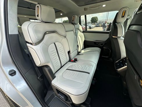 Used 2023 Rivian R1S Adventure image 37