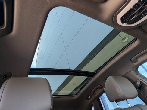 Certified 2024 Porsche Macan image 27