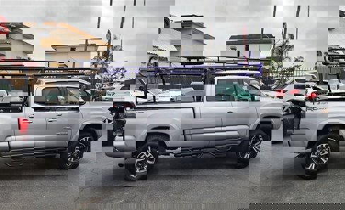 Used 2017 Toyota Tacoma TRD Sport image 18