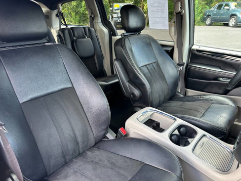 Used 2019 Dodge Grand Caravan SXT w/ Driver Convenience Group image 20