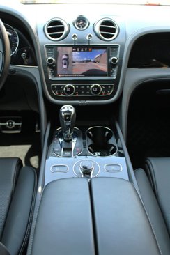Used 2018 Bentley Bentayga image 21