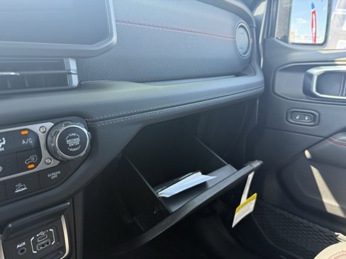 New 2025 Jeep Gladiator Rubicon image 34