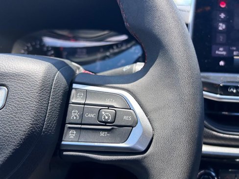 Used 2023 Jeep Compass Trailhawk image 11