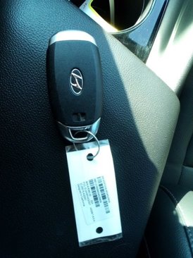 Used 2023 Hyundai Elantra Limited w/ Cargo Package image 24