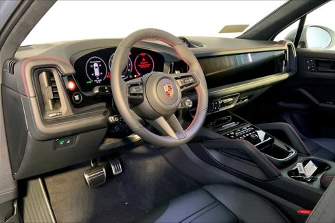 New 2026 Porsche Cayenne GTS image 4