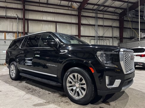 Used 2023 GMC Yukon XL Denali image 1