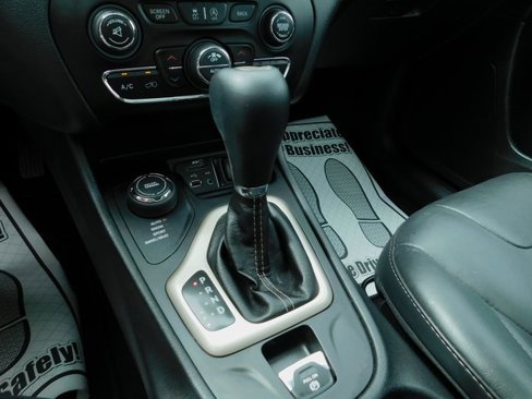 Used 2017 Jeep Cherokee Limited image 28