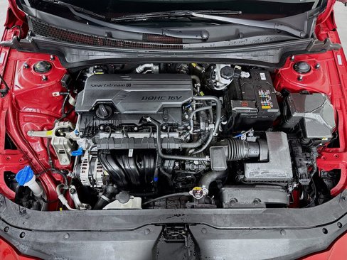 Certified 2025 Hyundai Elantra Sport image 29