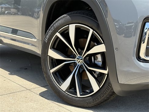 New 2025 Volkswagen Atlas SEL Premium R-Line image 2
