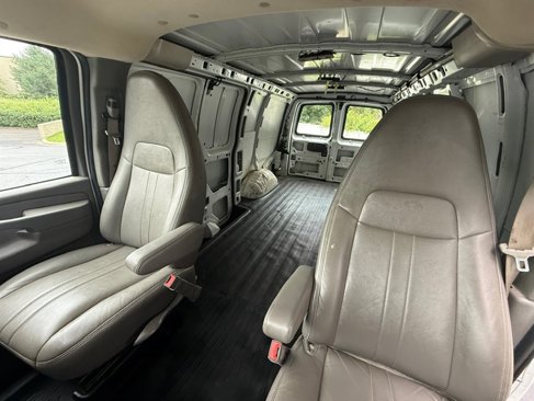Used 2015 Chevrolet Express 2500 image 18