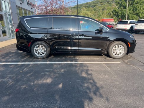 New 2025 Chrysler Pacifica Select image 6