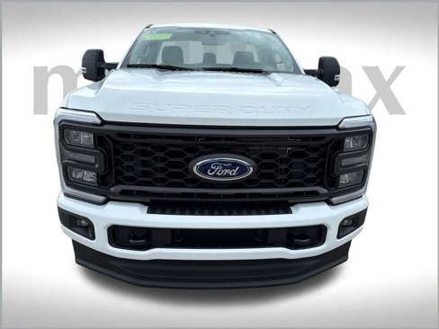 New 2025 Ford F350 4x4 Regular Cab Super Duty image 10
