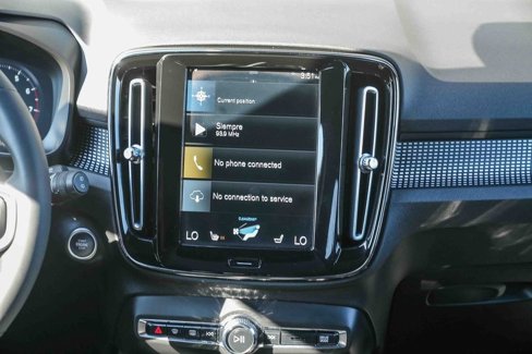 Used 2022 Volvo XC40 T5 R-Design image 13