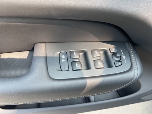 Certified 2025 Volvo XC60 B5 Ultra w/ Climate Package image 12