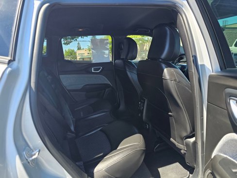 Used 2024 Jeep Compass Latitude image 13