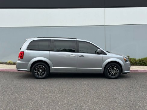 Used 2019 Dodge Grand Caravan SXT w/ Driver Convenience Group image 4