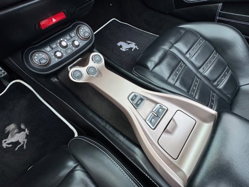 Used 2014 Ferrari California image 26