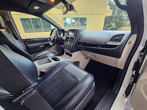 Used 2019 Dodge Grand Caravan SXT image 13