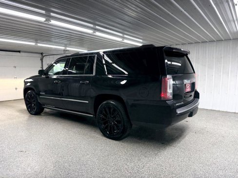 Used 2019 GMC Yukon XL Denali image 4